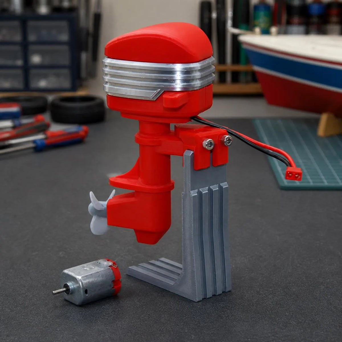RC Outboard Motor with Vintage Design